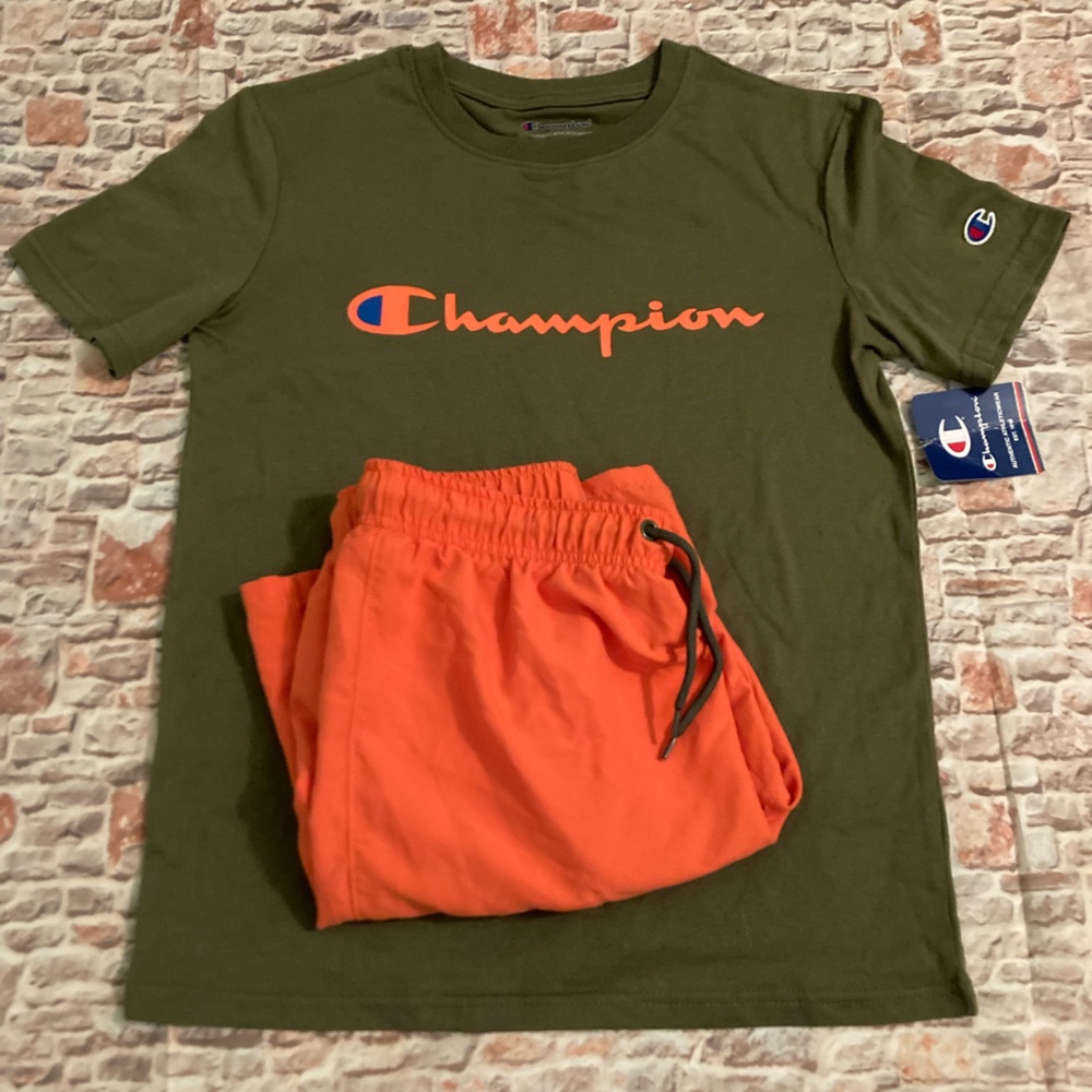 NWT|Champion Cargo Olive and Orange
Authentic Athleticwear